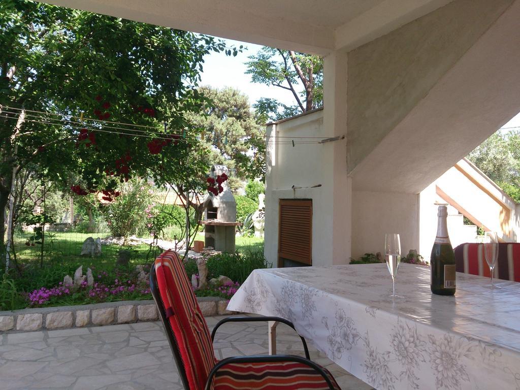 Apartments Valentino Supetarska Draga Phòng bức ảnh