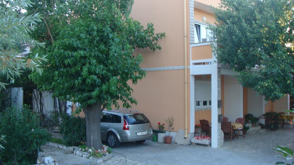 Apartments Valentino Supetarska Draga Ngoại thất bức ảnh