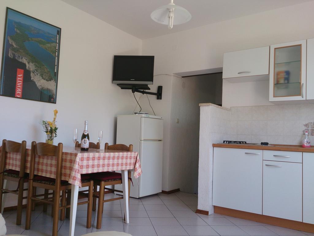 Apartments Valentino Supetarska Draga Phòng bức ảnh