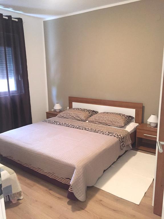 Apartments Valentino Supetarska Draga Ngoại thất bức ảnh