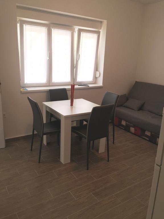 Apartments Valentino Supetarska Draga Ngoại thất bức ảnh