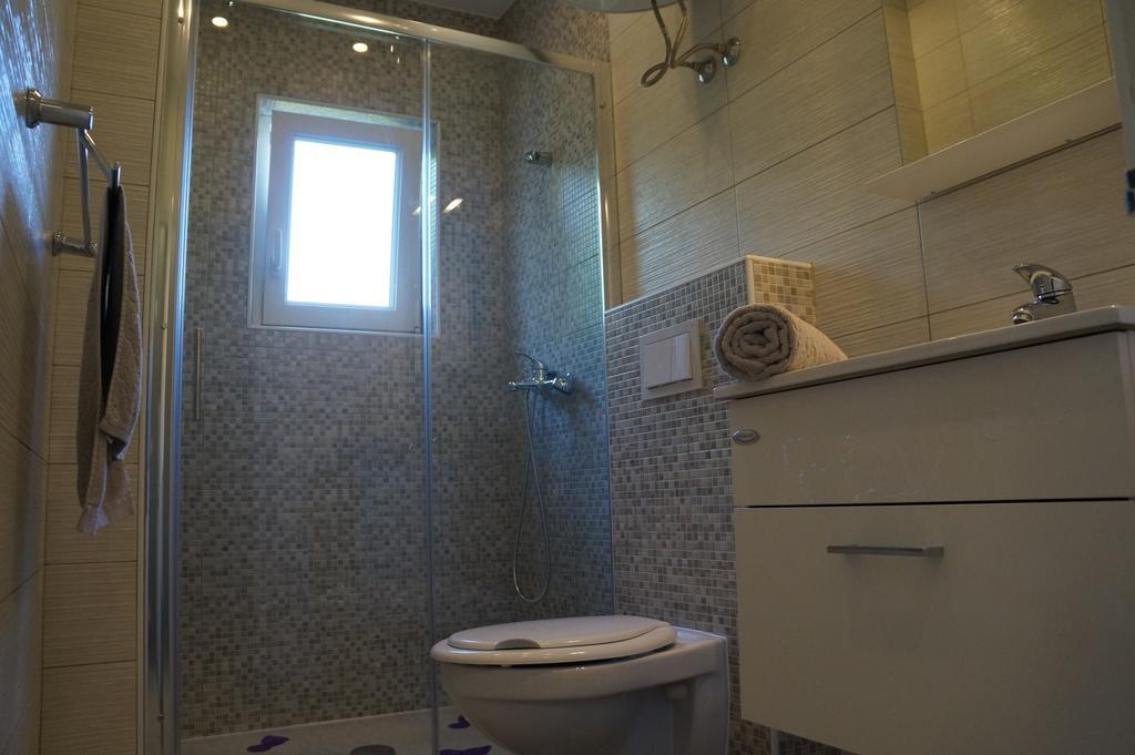 Apartments Valentino Supetarska Draga Ngoại thất bức ảnh