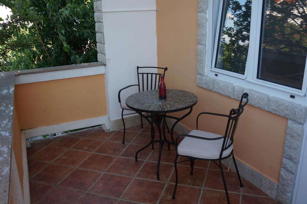 Apartments Valentino Supetarska Draga Ngoại thất bức ảnh