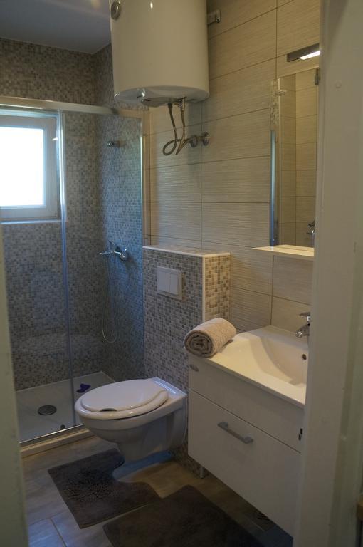 Apartments Valentino Supetarska Draga Ngoại thất bức ảnh