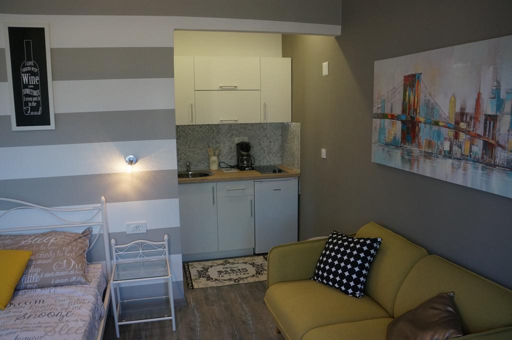 Apartments Valentino Supetarska Draga Ngoại thất bức ảnh