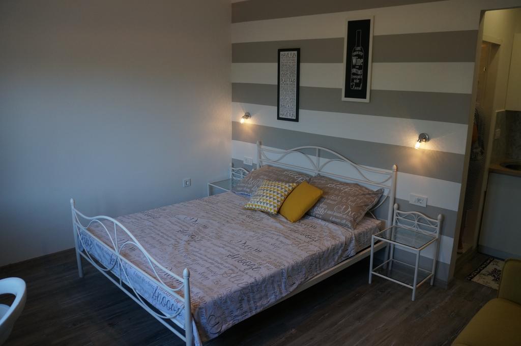 Apartments Valentino Supetarska Draga Ngoại thất bức ảnh