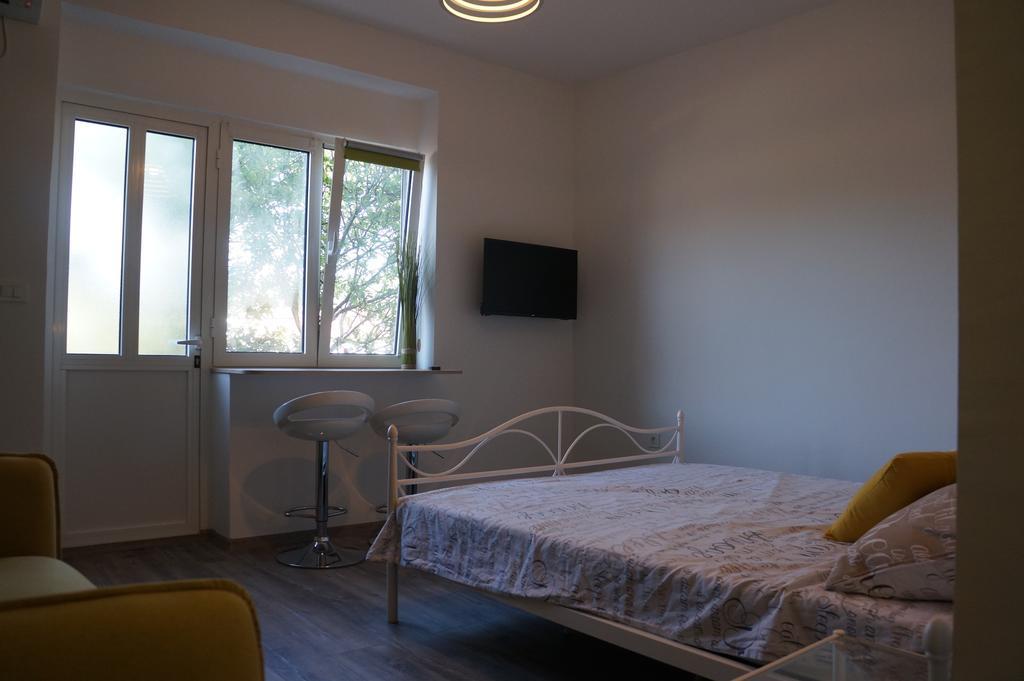 Apartments Valentino Supetarska Draga Ngoại thất bức ảnh